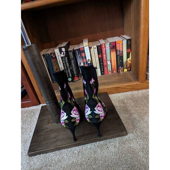Beverly Feldman y2k black butterfly and flower embroidered suede boots sz 9 euc - Picture 3 of 11